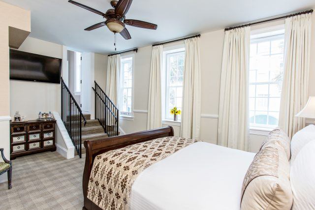 Signature Queen Hotel Room in Charleston with Queen Bed at The Vendue